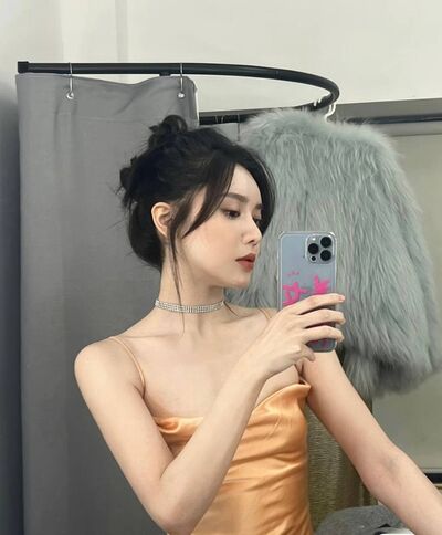  ,   Wendy, 33 ,   ,   