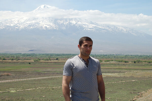  ,   Armen, 44 ,     , c 