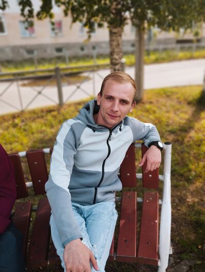  ,   Maxim, 25 ,   ,   , c , 