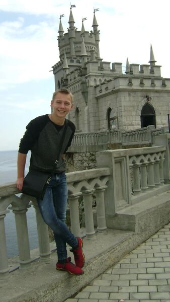  ,   Viktor, 35 ,   ,   