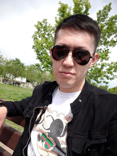  ,   Dorkhan, 32 ,     , c 