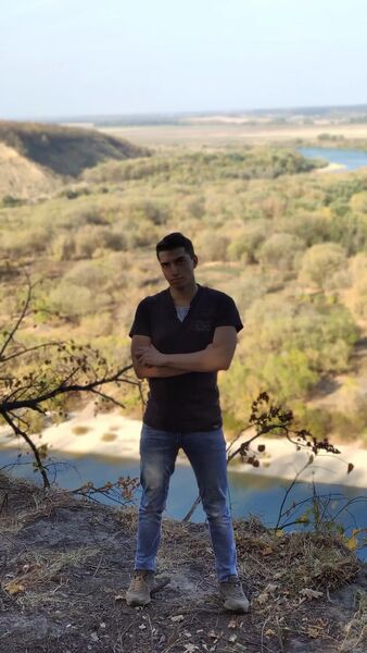  ,   Anton, 27 ,  