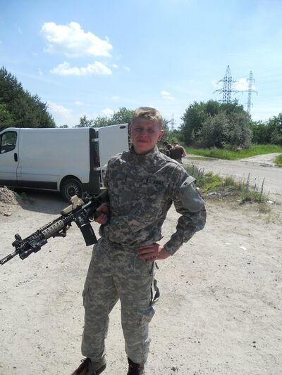  ,   Marik, 33 ,   