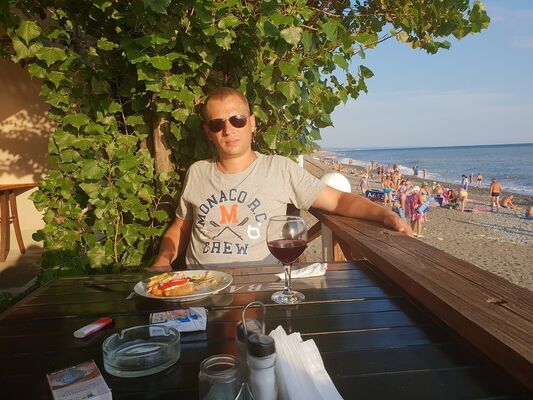  ,   Stas, 44 ,   