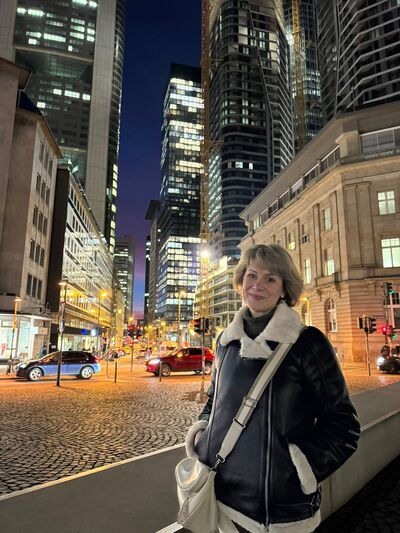  Frankfurt am Main,   Svitlana, 54 ,     , c 