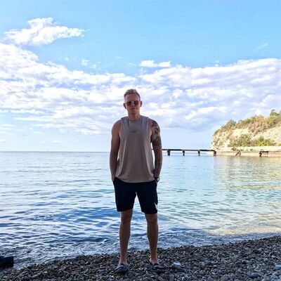  ,   Artem, 32 ,   ,   