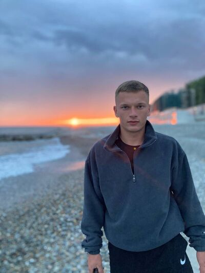  ,   Roman, 21 ,  