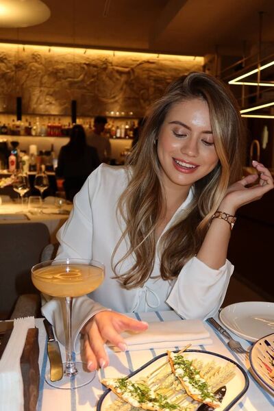  Palais-Bourbon,   Katrin, 25 ,   ,   