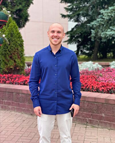  ,   Viktor, 37 ,   ,   