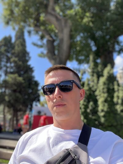  ,   Greg, 39 ,   