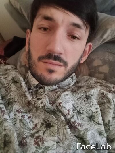  ,   Ali, 32 ,   ,   