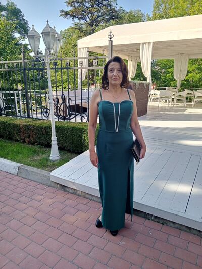  ,   Julia, 47 ,   ,   