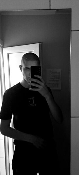  ,   Artyom, 19 ,   ,   