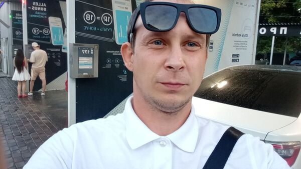  ,   Maxim, 34 ,   ,   , c 