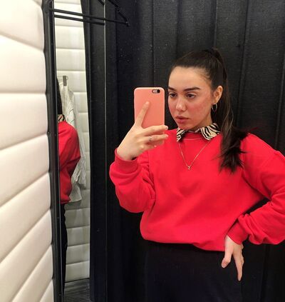 ,   Leila, 24 ,   ,   