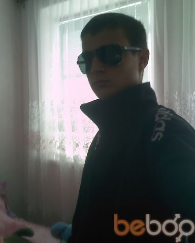  ,   Victor, 32 ,   
