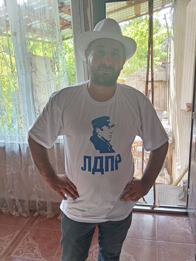  ,   Arman, 36 ,   ,   