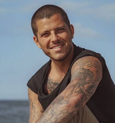  ,   Artur, 32 ,   ,   , c 