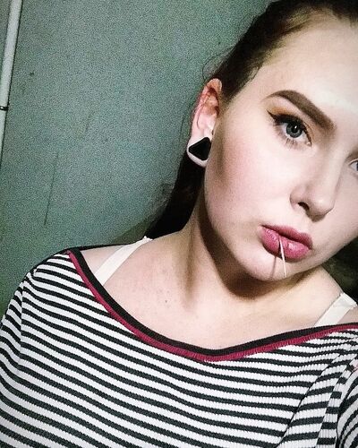  ,   Adina, 25 ,   ,   , c 