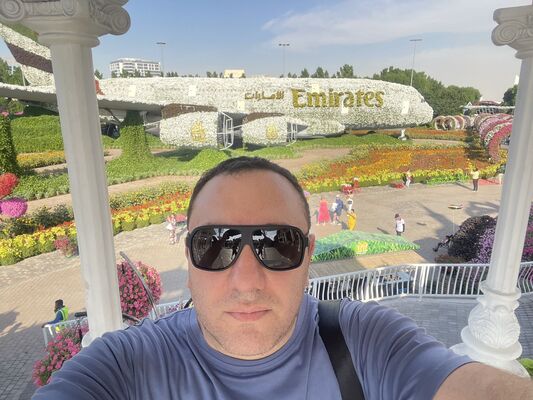  ,   Armen, 33 ,   ,   