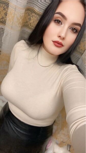  ,   Viktoria, 21 ,   ,   