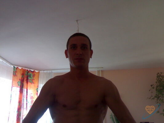  ,   Maksim, 44 ,   