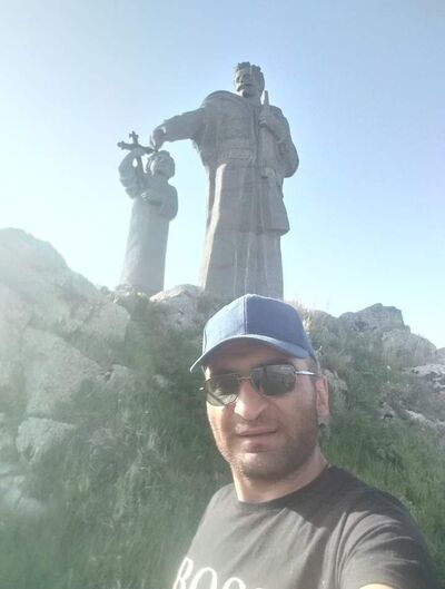  ,   Narek, 25 ,  