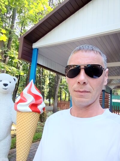  ,   Denis, 38 ,     , c 