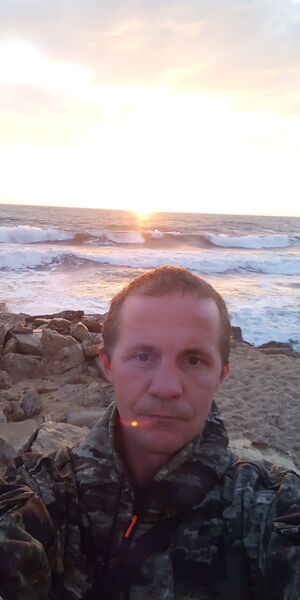 ,   Viktor, 37 ,   ,   