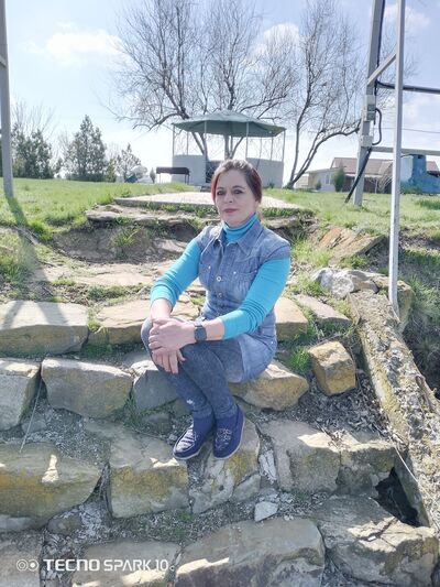  ,   Elena, 46 ,   c 