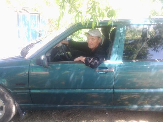  ,   Nik, 70 ,   