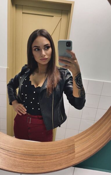  ,   Anya, 29 ,   c 
