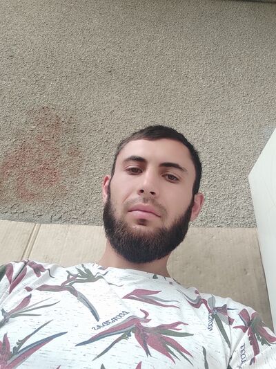  ,   Artur, 28 ,   ,   