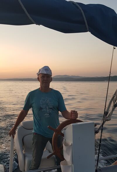  ,   Valdas, 48 ,   ,   , c 