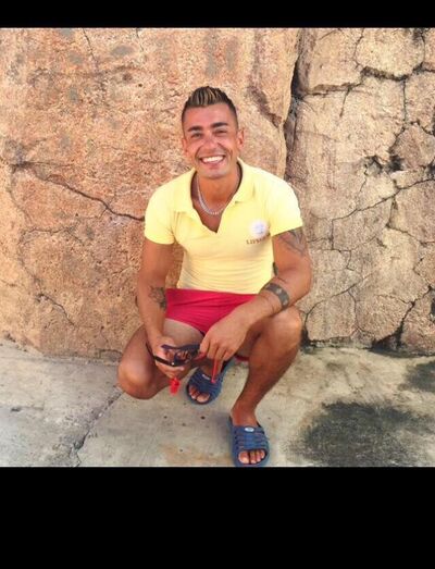  ,   Giovane, 33 ,   ,   , c 