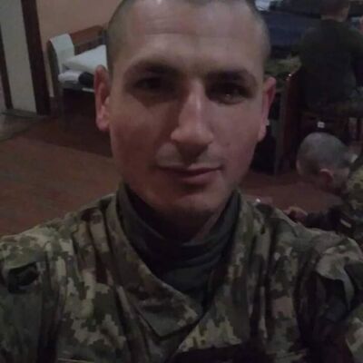  ,   Viktor, 32 ,   ,   , c , 