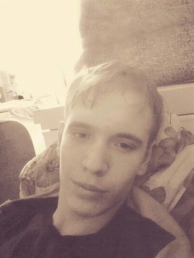  15720637  Sergei, 25 ,    