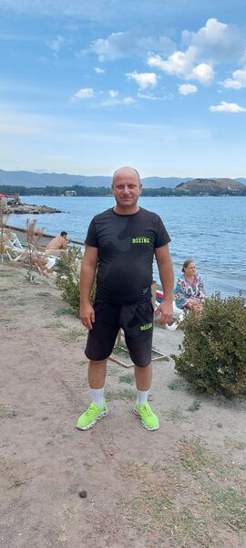  ,   Makc, 44 ,     , c 