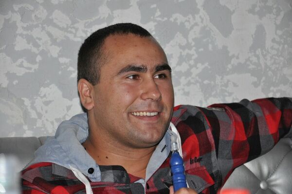  ,   Artiom, 35 ,   