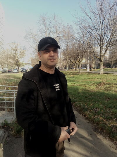  ,   Viktor, 46 ,   
