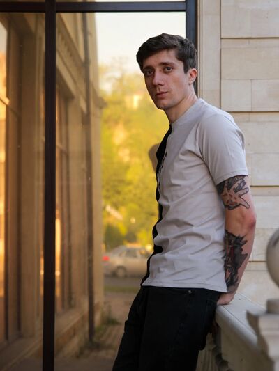 ,   Viktor, 32 ,   ,   , c 