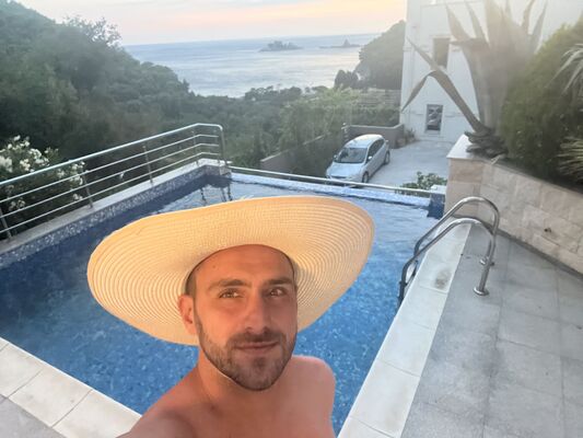  Budva,   Uros, 33 ,   ,   