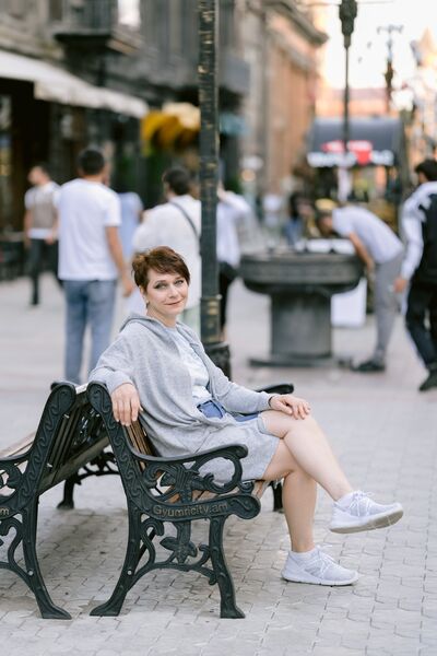  ,   Alexandra, 52 ,   c 