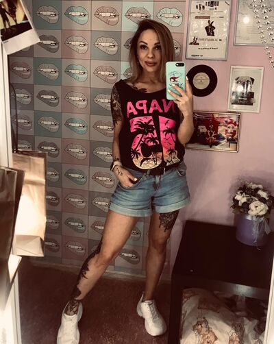  ,   Viktoria, 37 ,   , 