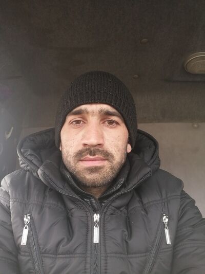  ,   Artur, 37 ,   ,   
