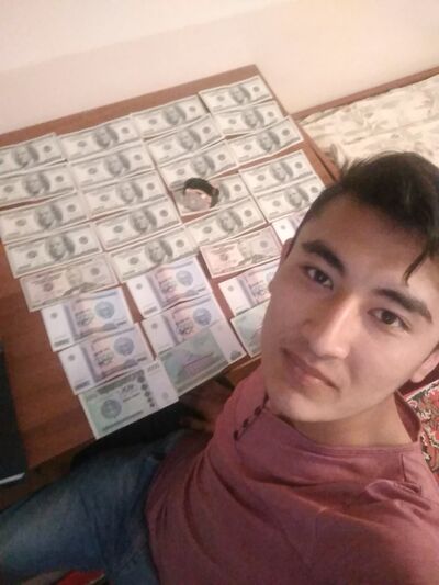  ,   Maxmudjon, 28 ,   