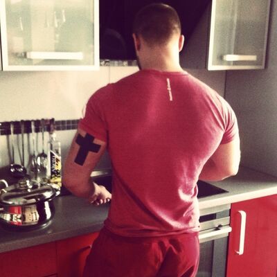  ,   Leon, 35 ,   