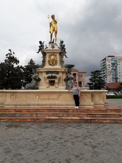  ,   Suyzi, 42 ,   ,   , c 