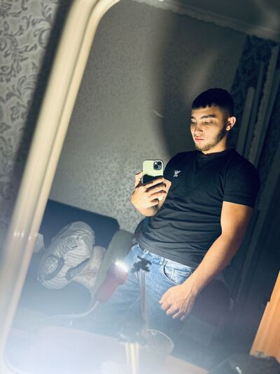  ,   Artur, 25 ,   ,   