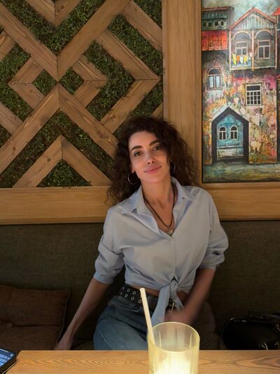  ,   Iza, 38 ,  